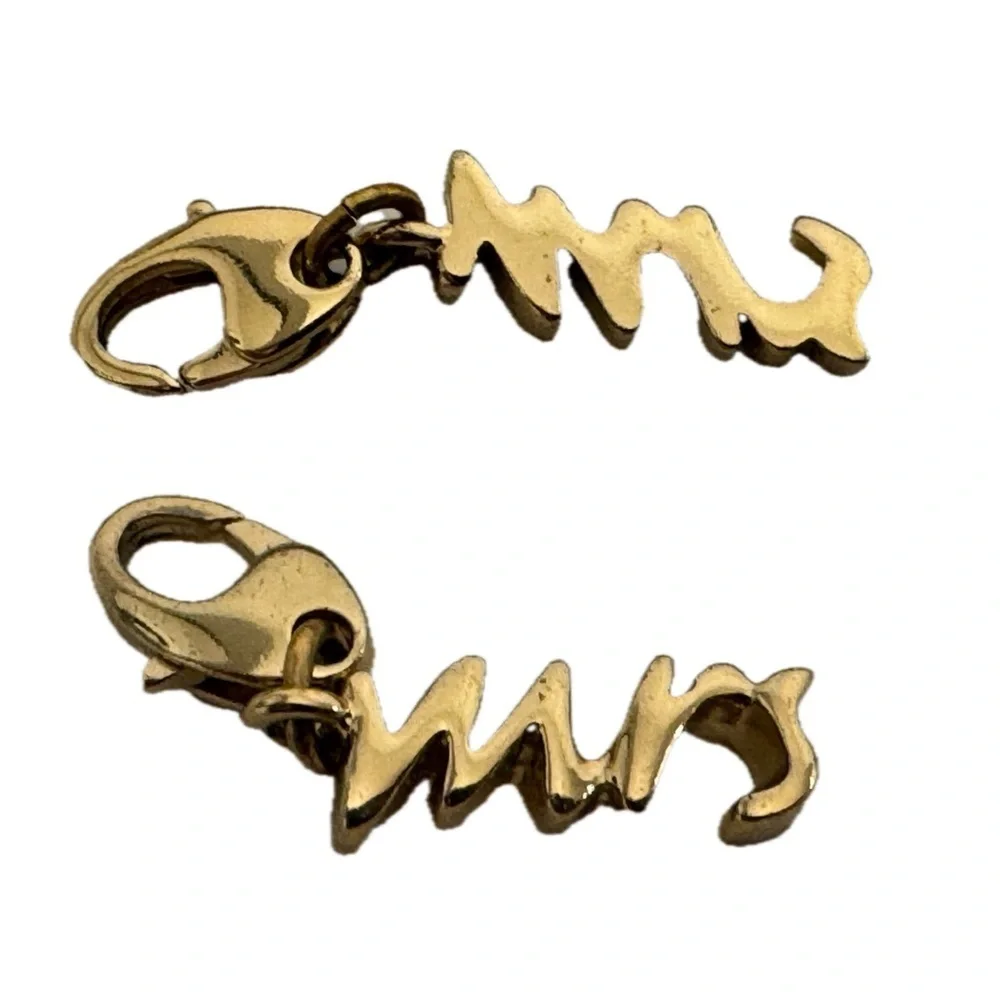 Kate Spade 12 KT Gold 'Mrs' Vintage Wedding Belles Charm (No Bracelet) - Picture 2 of 8